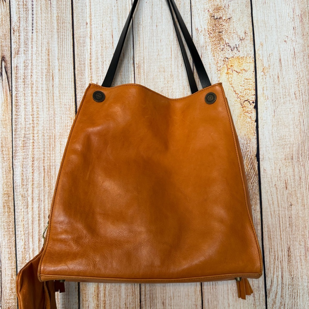 Old Trend EUC Women's Leather Tote with Black Straps - Everyday Carry